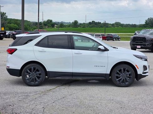 Used 2023 Chevrolet Equinox RS AWD/4WD image 9