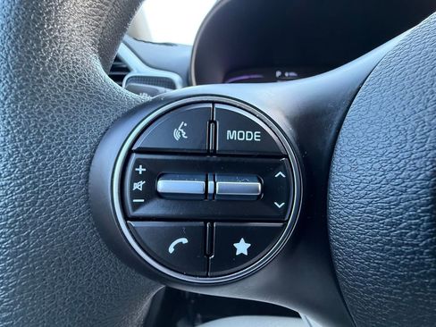 Used 2025 Kia Soul LX w/ LX Technology Package FWD image 22