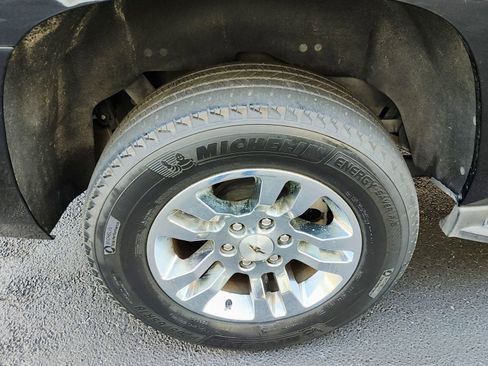 Used 2019 Chevrolet Suburban LT image 23