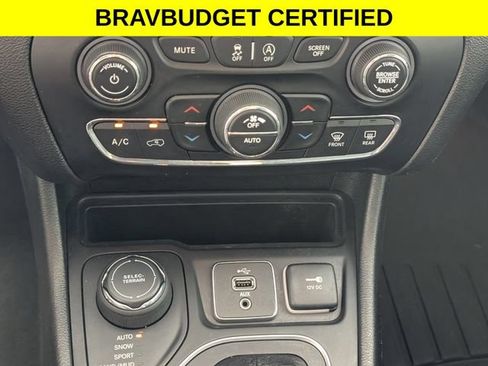 Used 2019 Jeep Cherokee Latitude Plus w/ Comfort/Convenience Group AWD/4WD image 22