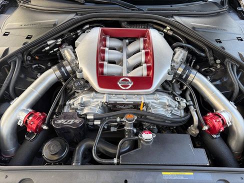 Used 2018 Nissan GT-R Premium image 20