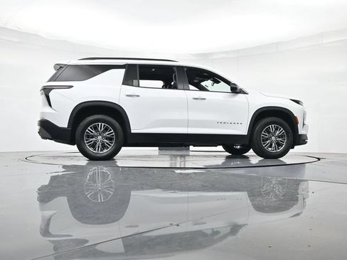 Used 2025 Chevrolet Traverse LT FWD image 38