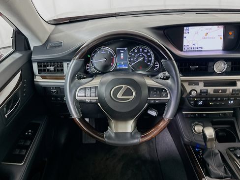 Used 2016 Lexus ES 350 w/ Luxury Package w/Wood Trim FWD image 18