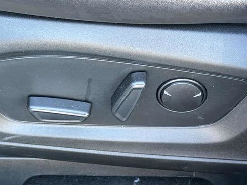 Used 2022 Ford Explorer XLT w/ Equipment Group 202A image 14