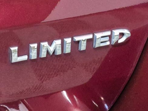 Used 2018 Jeep Grand Cherokee Limited image 9