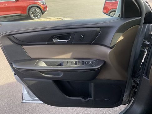 Used 2015 GMC Acadia SLT image 18