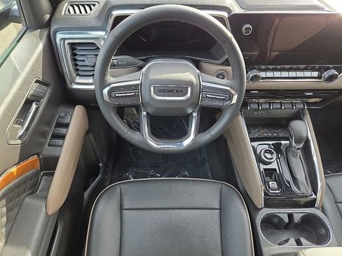 Used 2023 GMC Canyon Denali image 12