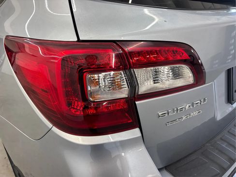 Used 2019 Subaru Outback 2.5i Limited AWD/4WD image 32