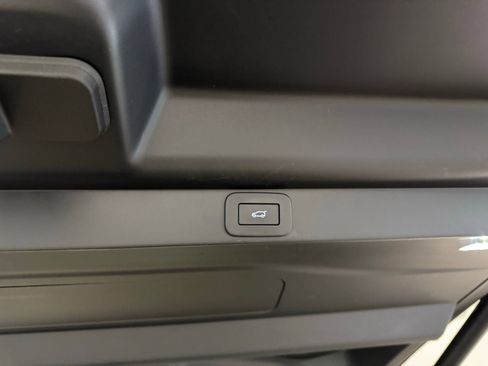 Used 2025 Land Rover Range Rover Long Wheelbase Autobiography image 22