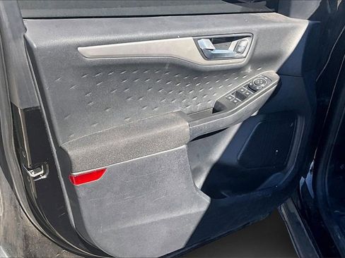 Used 2020 Ford Escape SE image 17