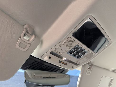 New 2026 Land Rover Discovery S image 25