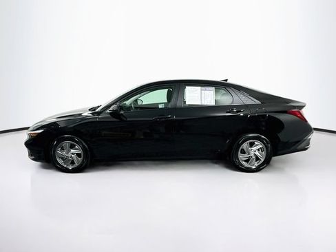 Certified 2025 Hyundai Elantra SE FWD image 5