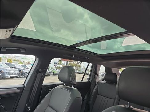 Used 2022 Volkswagen Tiguan SE R-Line image 27