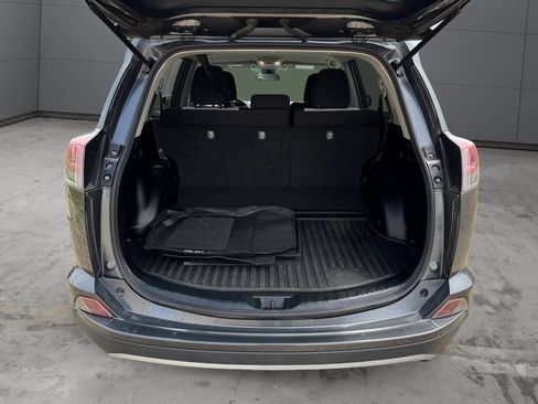 Certified 2018 Toyota RAV4 LE AWD/4WD image 19