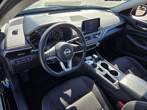 Used 2023 Nissan Altima 2.5 SV image 9