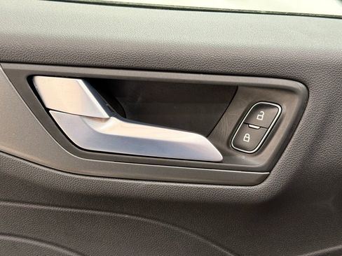 New 2024 Ford Escape SE image 32