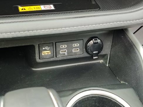 Used 2023 Toyota Highlander XLE AWD/4WD image 39