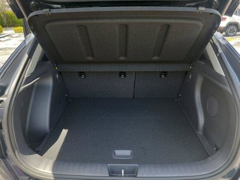 Used 2024 Hyundai Kona Limited FWD image 11