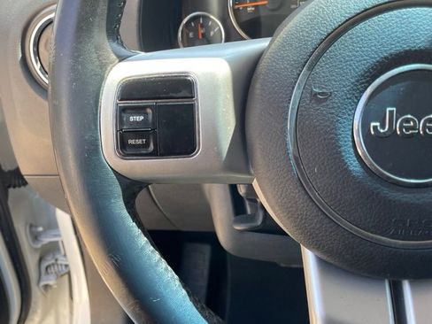 Used 2016 Jeep Compass Latitude FWD image 14