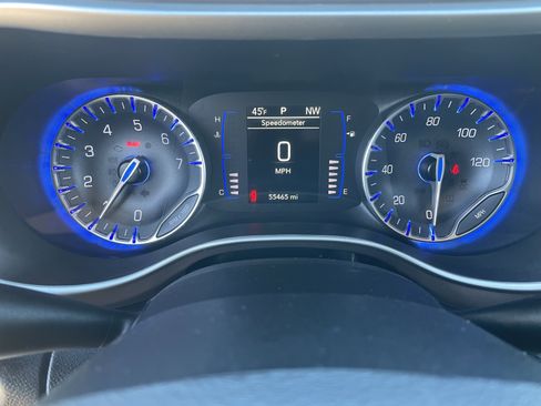 Used 2023 Chrysler Voyager LX image 29