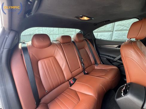 Used 2015 Maserati Ghibli image 39