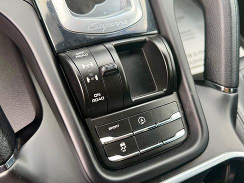 Used 2016 Porsche Cayenne AWD/4WD image 23