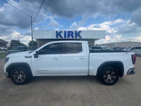 Used 2024 GMC Sierra 1500 SLE w/ Preferred Package AWD/4WD image 2
