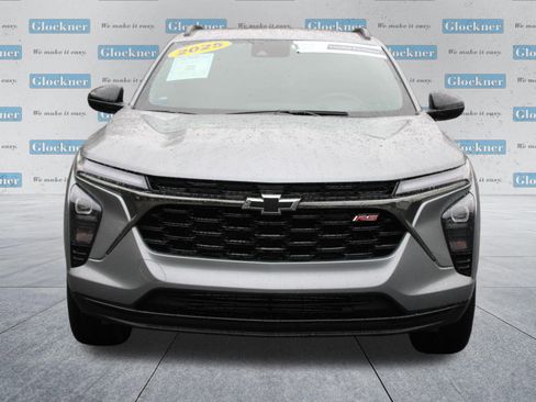 Used 2025 Chevrolet Trax RS w/ Sunroof Package image 2