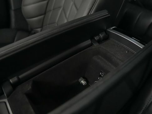 Used 2024 BMW i7 M70 w/ Executive Package AWD/4WD image 32
