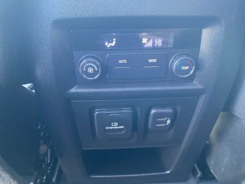 Used 2023 Chevrolet Traverse LT w/ LT Premium Package image 21