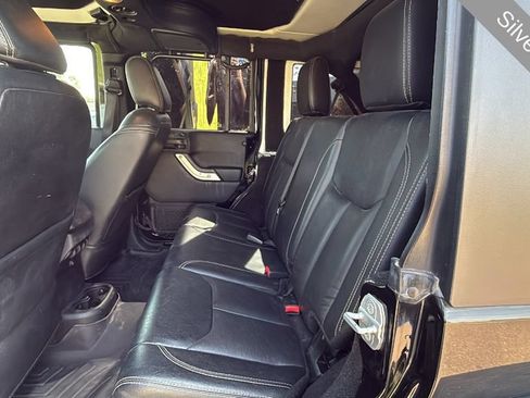 Used 2018 Jeep Wrangler Unlimited Rubicon w/ Connectivity Group AWD/4WD image 14