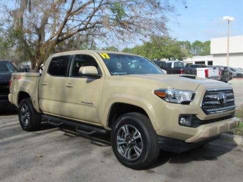 Used 2017 Toyota Tacoma TRD Sport image 1