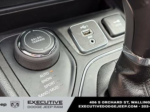 Used 2022 Jeep Cherokee Latitude Lux w/ Sun & Sound Group AWD/4WD image 19
