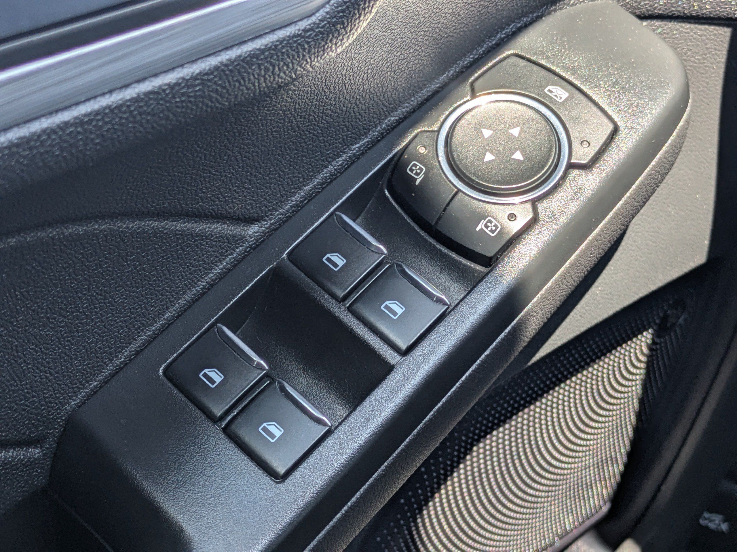Used 2024 Ford Escape Platinum w/ Premium Technology Package AWD/4WD image 25
