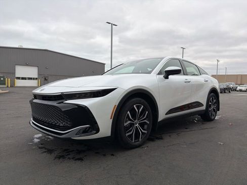 Certified 2023 Toyota Crown Limited image 3