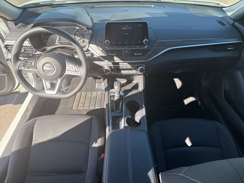 Used 2025 Nissan Altima 2.5 SV image 14