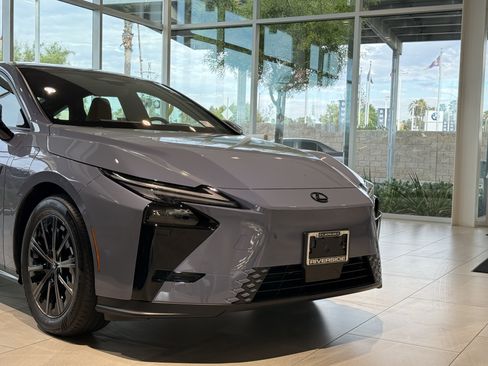 New 2026 Lexus ES 350e FWD image 3