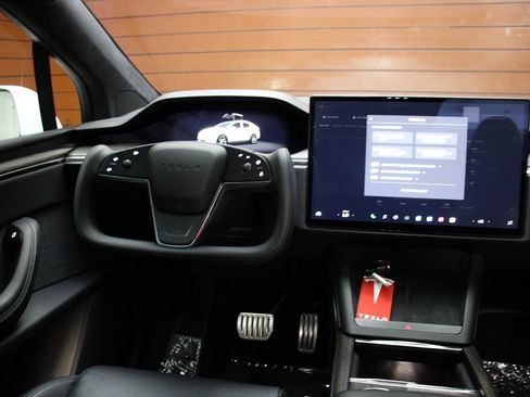 Used 2023 Tesla Model X 7 Seater AWD Driving Com 4 image 27