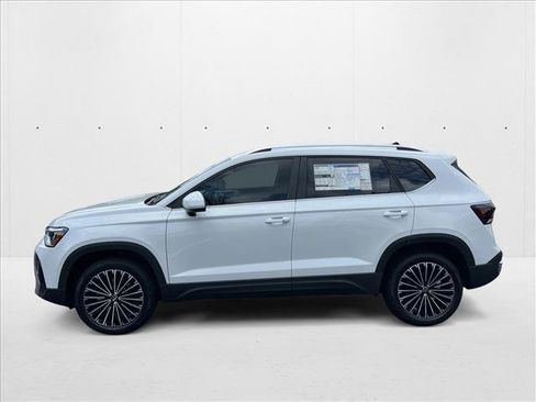 New 2025 Volkswagen Taos SE image 9