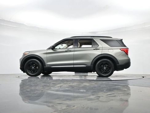 Used 2020 Ford Explorer XLT w/ Equipment Group 202A RWD image 39