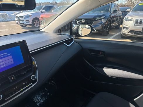 Used 2025 Toyota Corolla LE image 28
