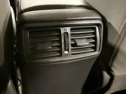 Used 2016 Nissan Rogue S image 27