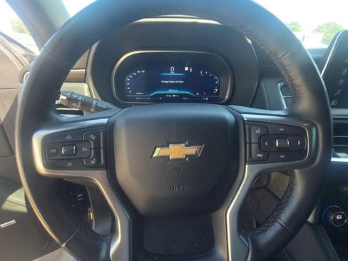 Used 2023 Chevrolet Suburban LT w/ LT Signature Package RWD image 6