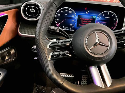 Used 2024 Mercedes-Benz GLC 300 4MATIC image 24