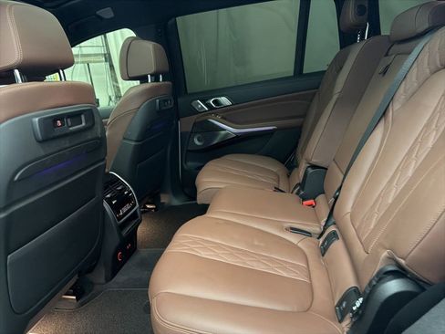 Used 2021 BMW X7 M50i image 21