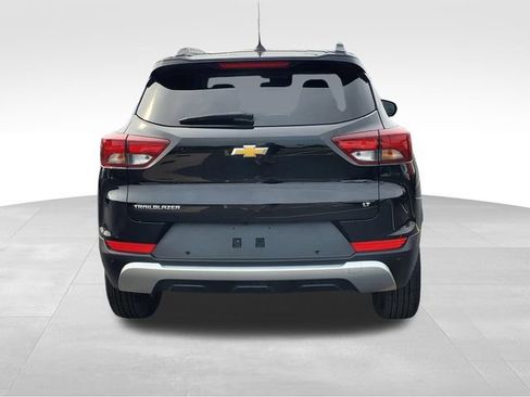 Used 2022 Chevrolet TrailBlazer LT w/ Convenience Package FWD image 4