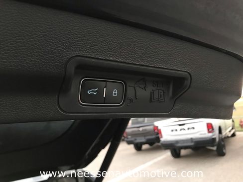 Used 2022 Ford Explorer XLT image 25