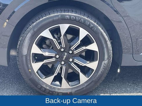 Used 2024 Kia Carnival EX FWD image 13