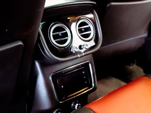 Used 2018 Bentley Bentayga image 23