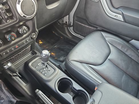 Used 2015 Jeep Wrangler Unlimited Sahara w/ Dual Top Group image 23